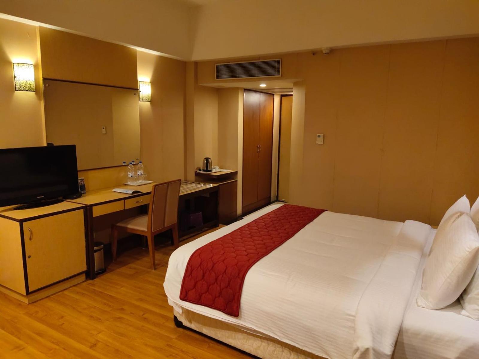 Hotel The Plaza Haydarabad Dış mekan fotoğraf