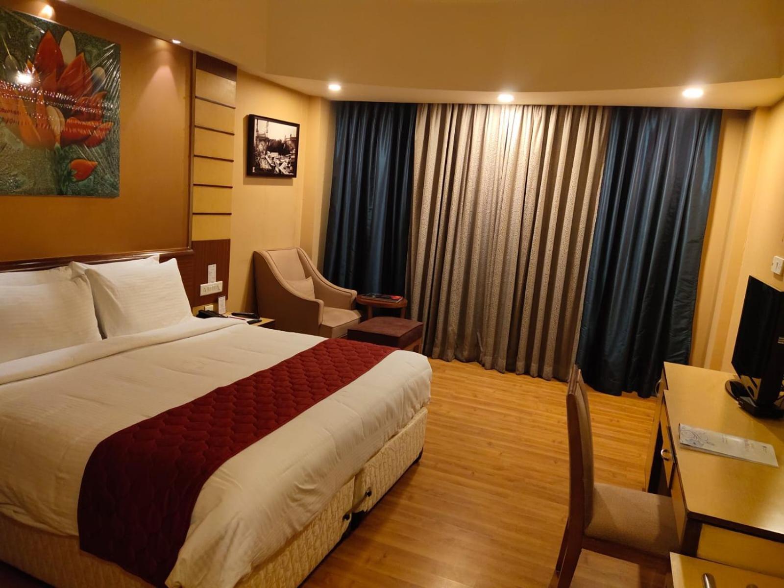 Hotel The Plaza Haydarabad Dış mekan fotoğraf