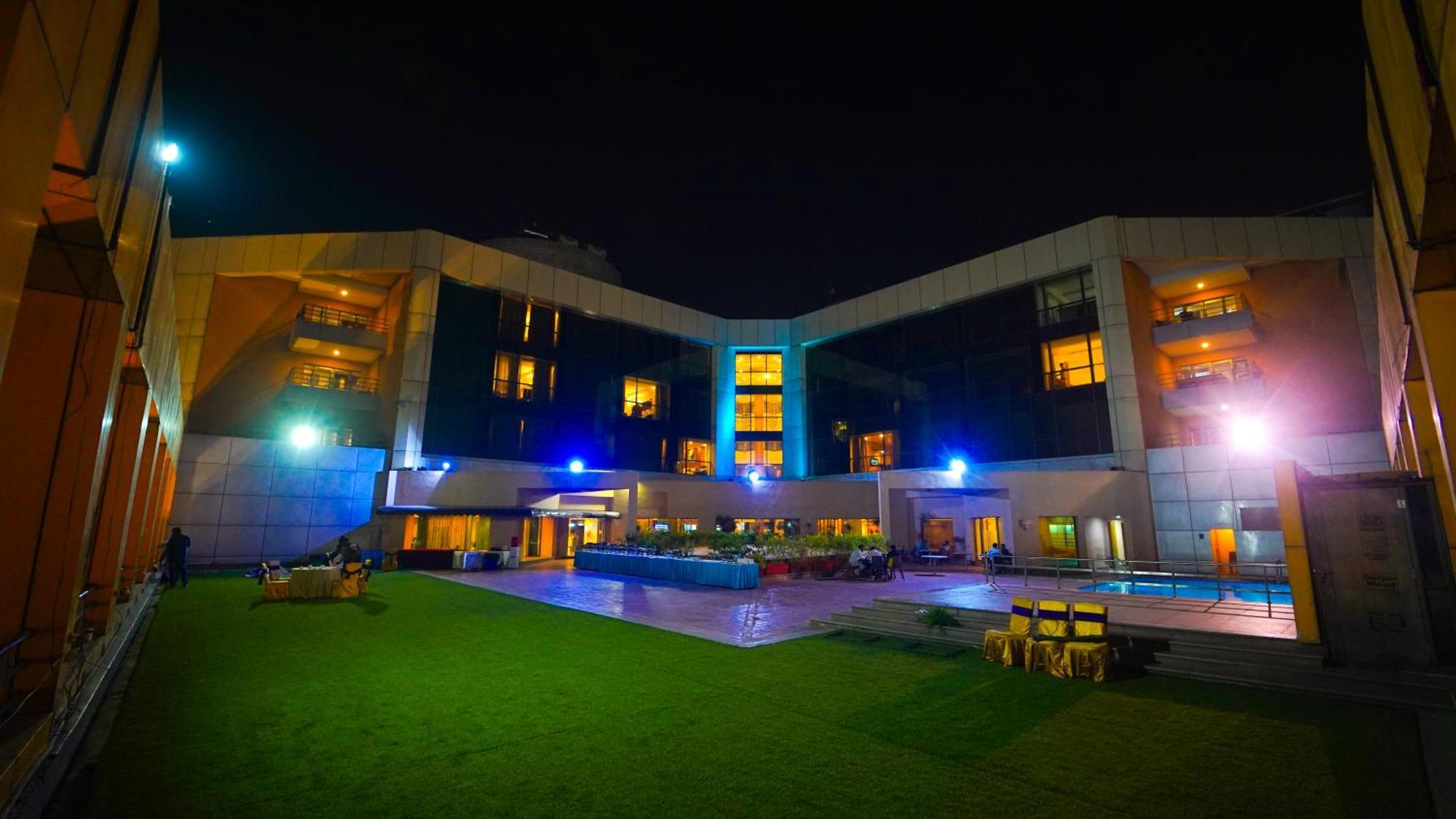 Hotel The Plaza Haydarabad Dış mekan fotoğraf