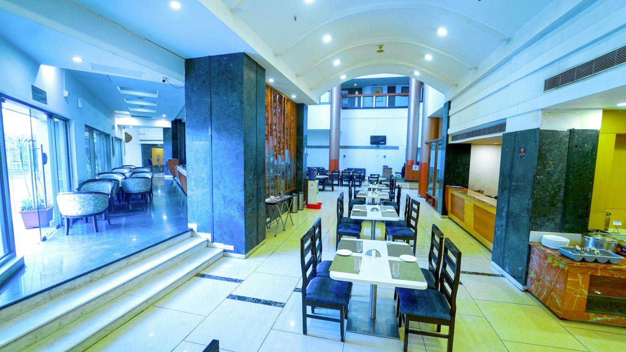 Hotel The Plaza Haydarabad Dış mekan fotoğraf