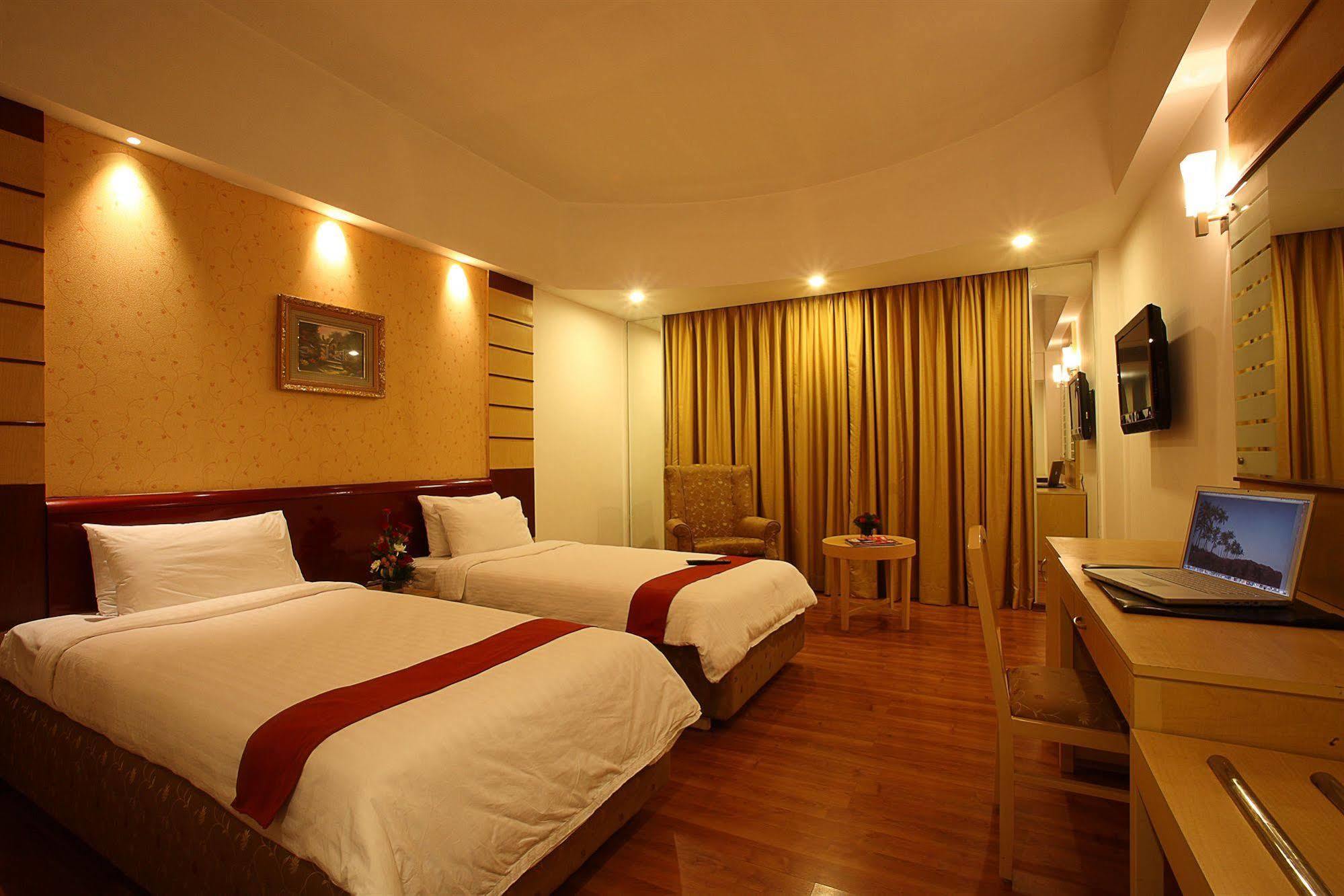Hotel The Plaza Haydarabad Dış mekan fotoğraf