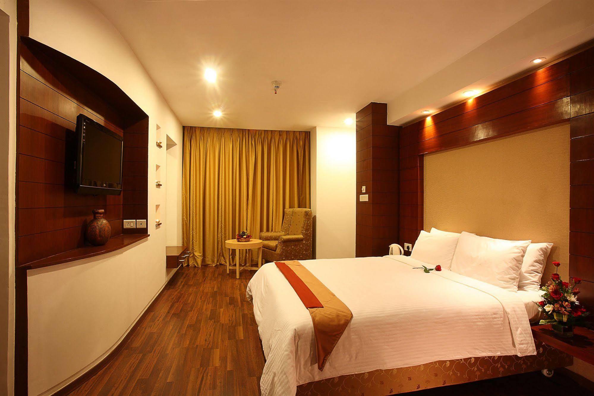 Hotel The Plaza Haydarabad Dış mekan fotoğraf