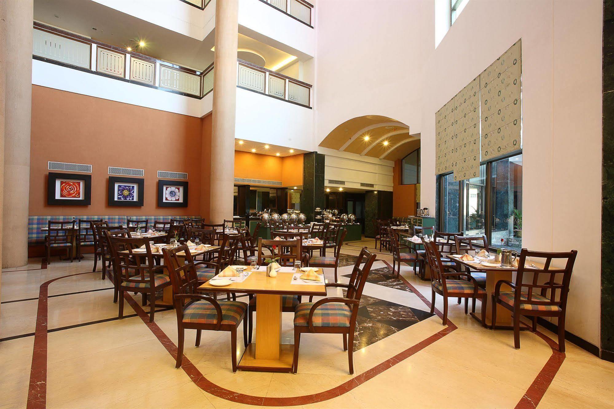 Hotel The Plaza Haydarabad Dış mekan fotoğraf